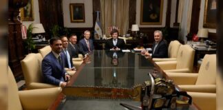 Milei recibió a Peter Thiel en Casa Rosada para impulsar inversiones tecnológicas Thiel es conocido por ser cofundador de PayPal, una de las primeras grandes plataformas de pagos digitales, junto a figuras como Elon Musk.