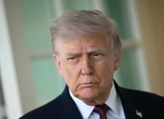 Trump extiende la tregua con Irán pero sostiene el bloqueo marítimo
