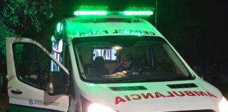 Madrugada violenta en Centenario: un adulto mayor herido y un agente atacado con cuchillo