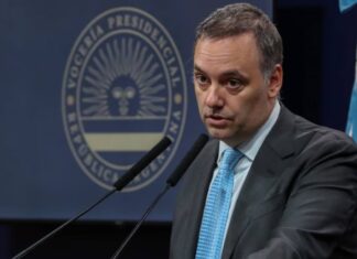 Más de US$80 mil en dos años: la reconstrucción financiera que complica a Adorni