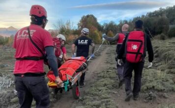 Rescataron a una mujer herida en la cordillera tras un operativo en terreno de difícil acceso