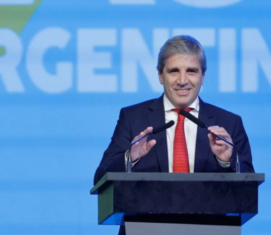 Caputo confirmó un proyecto de inversión por más de US$10.000 millones en Vaca Muerta