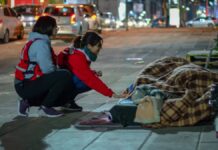 La otra cara de la ola polar: quienes enfrentan el invierno durmiendo en la calle