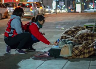 La otra cara de la ola polar: quienes enfrentan el invierno durmiendo en la calle
