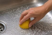 El método casero que recomiendan para eliminar olores y suciedad de la bacha