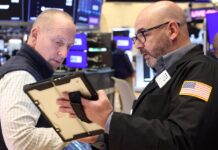 El riesgo país cayó a 496 puntos, el valor más bajo desde enero: los motivos y lo que viene