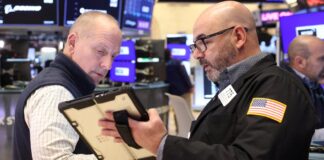 El riesgo país cayó a 496 puntos, el valor más bajo desde enero: los motivos y lo que viene