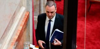 Renunció Manuel Adorni y Milei pierde a uno de sus funcionarios más emblemáticos