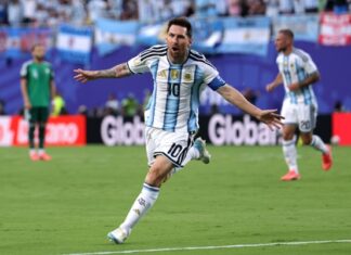 Messi volvió a brillar y Argentina inició la defensa del título con una goleada