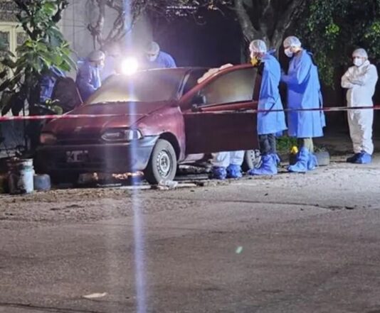 Hallaron a una mujer calcinada dentro de un auto y la principal hipótesis es un femicidio