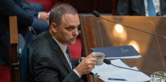 Pollicita busca reconstruir ingresos, inversiones y herencias vinculadas a Adorni