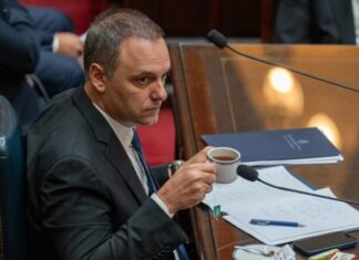 Pollicita busca reconstruir ingresos, inversiones y herencias vinculadas a Adorni