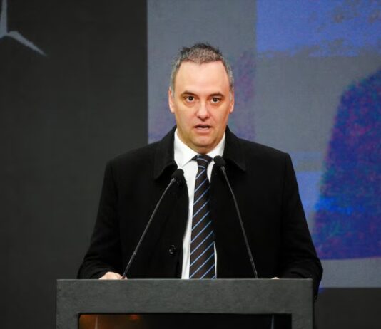 Adorni presentó una declaración jurada rectificativa y su patrimonio supera los $944 millones