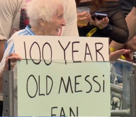 La fan de Messi de casi 100 años que se hizo viral en Argentina-Austria