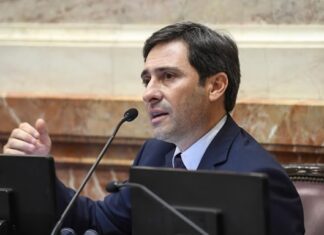 El PRO endureció su postura y amenaza con acompañar una remoción de Manuel Adorni