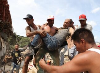 Venezuela elevó a 920 los muertos por los terremotos y aún hay 170 personas atrapadas