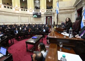 El oficialismo gana tiempo para sostener a Adorni y apuesta a la agenda de Milei