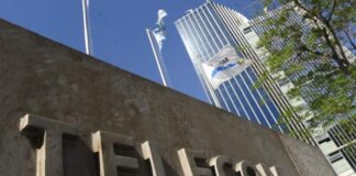 Telecom deberá ceder 6 millones de clientes móviles para quedarse con Movistar