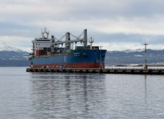 Llegó a Ushuaia el buque con 6.200 toneladas de equipamiento para la nueva usina termoeléctrica