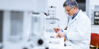 La Academia Nacional de Ciencias advirtió por una «grave fuga de cerebros» en Argentina En un comunicado, la institución cuestionó los despidos en la CNEA, el freno al ingreso de investigadores al CONICET y la reducción de recursos para la ciencia.