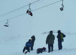 Caviahue: 19 turistas fueron rescatados tras un incidente en una telesilla
