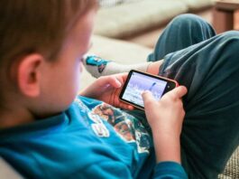 Francia aprobó la prohibición de las redes sociales para menores de 15 años