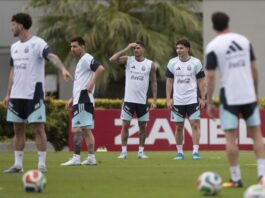 Argentina-Inglaterra: Scaloni analiza una línea de cinco y De Paul podría ser suplente