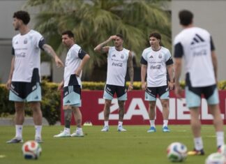 Argentina-Inglaterra: Scaloni analiza una línea de cinco y De Paul podría ser suplente