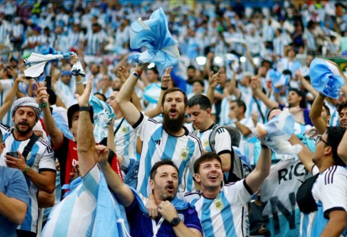 Un informe privado estimó que entre 3.000 y 5.900 argentinos viajaron exclusivamente para el partido decisivo entre la Selección y España en Nueva York.