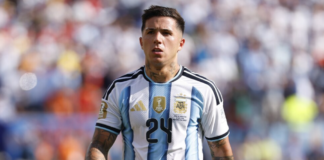 Polémica en Inglaterra por un pedido de sanción a Enzo Fernández por una bandera de Malvinas
