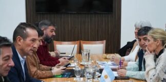 El gobierno neuquino defendió la oferta salarial y afirmó que tiene “la paritaria de mayor protección” del país