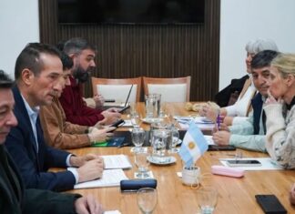 El gobierno neuquino defendió la oferta salarial y afirmó que tiene “la paritaria de mayor protección” del país