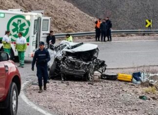 Una camioneta desbarrancó 80 metros en Jujuy: murió una mujer y hubo cuatro heridos