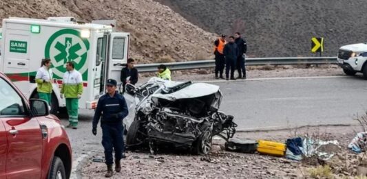 Una camioneta desbarrancó 80 metros en Jujuy: murió una mujer y hubo cuatro heridos