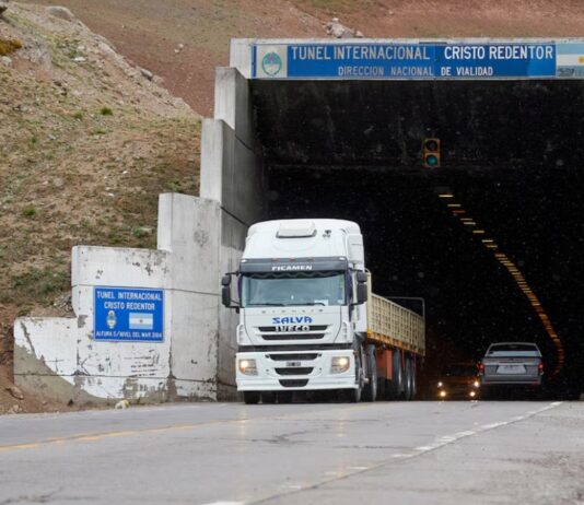 Después de 34 días, reabre el Paso Cristo Redentor y comienza el operativo para liberar miles de camiones