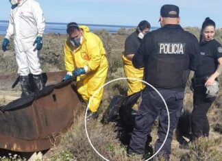 La Justicia investiga la muerte de un perro hallado en una pileta con petróleo en Comodoro Rivadavia