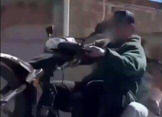Investigan a una pareja de Catamarca que hizo una peligrosa maniobra en moto con un bebé en brazos