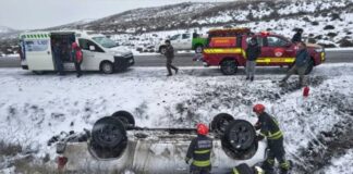 Ruta 40: cuatro funcionarios de Educación volcaron sobre hielo y nieve y terminaron en el hospital