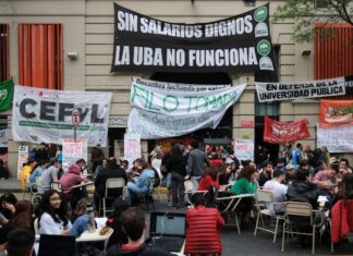Los docentes universitarios rechazaron la oferta salarial y convocaron a un paro nacional