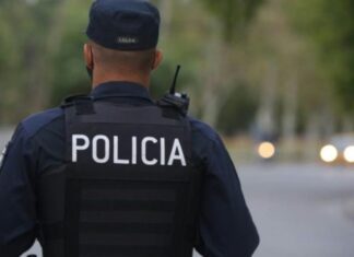 Un hombre de 81 años se enfrentó a tiros con tres asaltantes en Moreno y uno murió