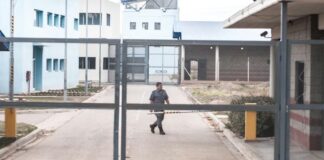 Una docente fue hospitalizada tras un procedimiento de ingreso a la cárcel de Senillosa y suspendieron las clases