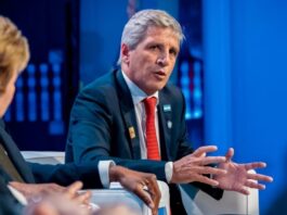 Caputo vinculó las inversiones del RIGI con el fin del cepo cambiario