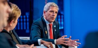 Caputo vinculó las inversiones del RIGI con el fin del cepo cambiario