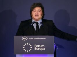 Milei admitió que la economía pierde ritmo y defendió su programa económico