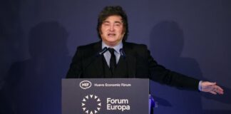 Milei admitió que la economía pierde ritmo y defendió su programa económico