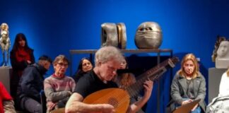 Una guitarra de cuatro siglos llevará los sonidos del barroco a la Patagonia